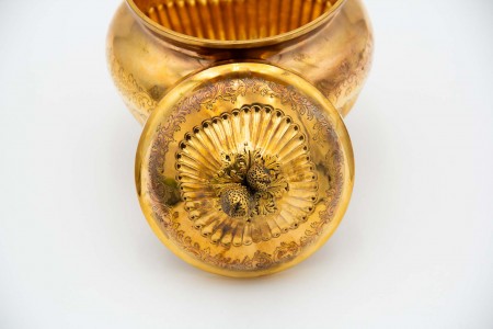 Bomboneira de prata canelada dourada